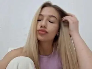 Ajawinnike from CamSoda