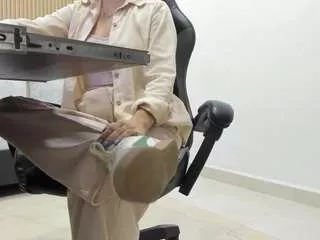 Alma-fenix from CamSoda