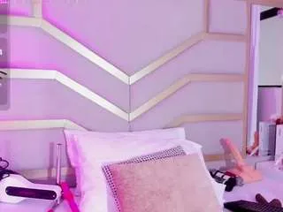 Dollsweety from CamSoda