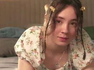 Eleneeves from CamSoda