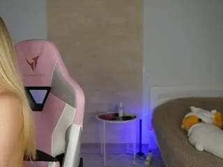 Ellyary from CamSoda