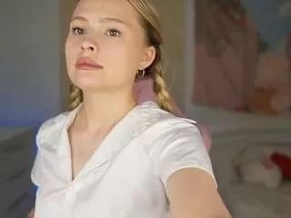 Ellyary from CamSoda