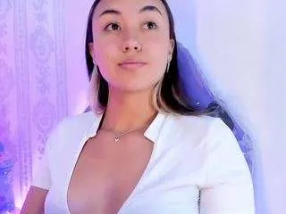 Liaa-18 from CamSoda