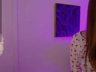 Lilycollins18 from CamSoda