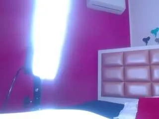 Nnocent-sexy-lady from CamSoda