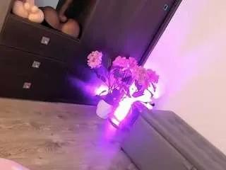 Queen-liana from CamSoda