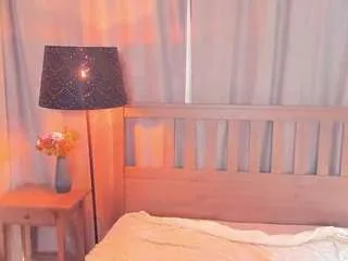 Synne-g1ows from CamSoda