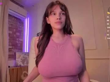 Adalyn_glow from Chaturbate