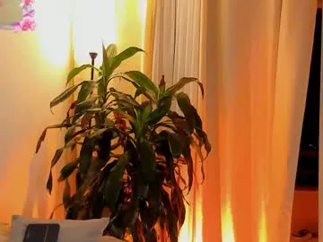 Amatistahot1 from Chaturbate