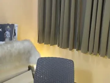 Asianhunk_jamesx from Chaturbate