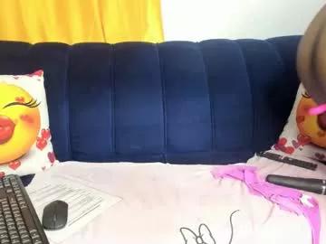 Bella_thequeen from Chaturbate