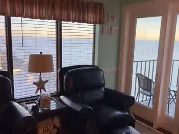 Bigguylilmiss from Chaturbate