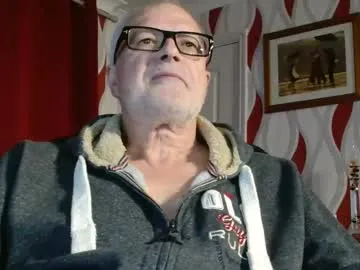Daddiescockforyou from Chaturbate