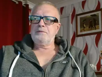 Daddiescockforyou from Chaturbate