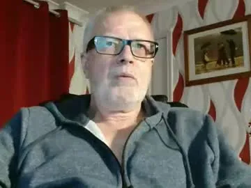 Daddiescockforyou from Chaturbate