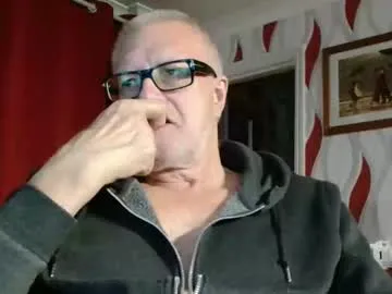 Daddiescockforyou from Chaturbate