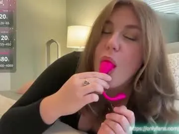 Daddyslittlegirl12 from Chaturbate