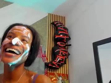 Daffnelewis from Chaturbate