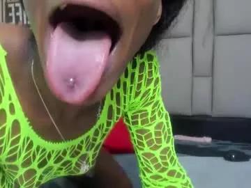 Daffnelewis from Chaturbate