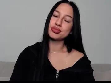 Delly_love from Chaturbate