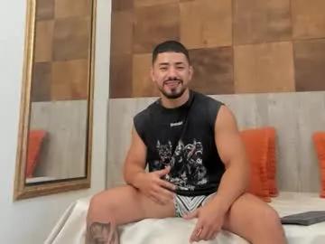 Ezzio_scolaro from Chaturbate