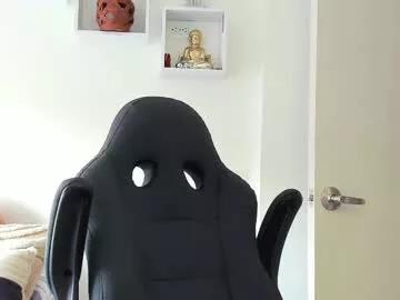 Ezzio_scolaro from Chaturbate