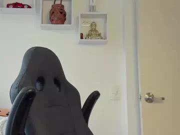 Ezzio_scolaro from Chaturbate