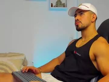 Ezzio_scolaro from Chaturbate