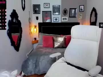 Isisraichuu from Chaturbate