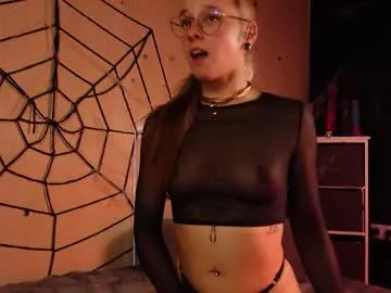 Izzy_inked from Chaturbate