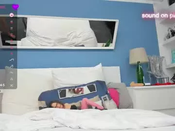 Izzymendosa from Chaturbate