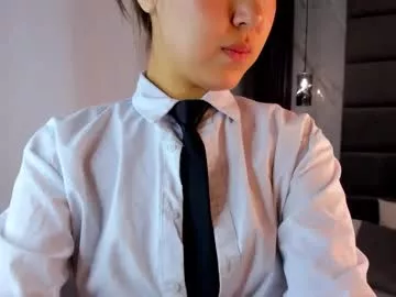 Kellyy_bern from Chaturbate