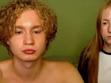 Lessyxjhony from Chaturbate
