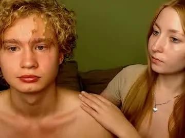 Lessyxjhony from Chaturbate