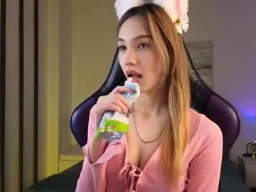 Lilcatalia from Chaturbate