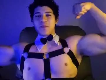 Lilhotnando from Chaturbate