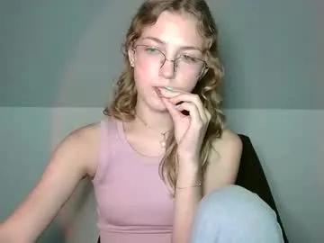 Lily_tayberry from Chaturbate