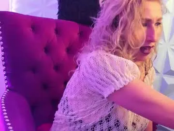 Lilyqueen_cg from Chaturbate