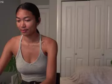 Littlemiss_kira from Chaturbate