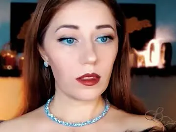 Missbeverlymills from Chaturbate