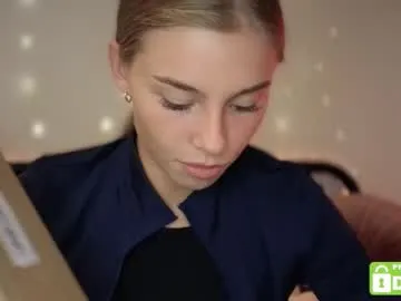 Roxxxie_reid from Chaturbate