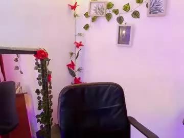 Sapphire_lilac from Chaturbate