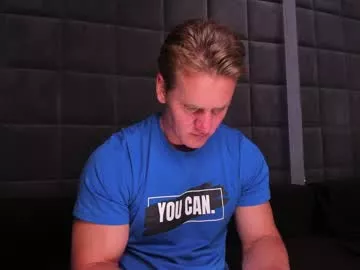 Steevemuscle from Chaturbate