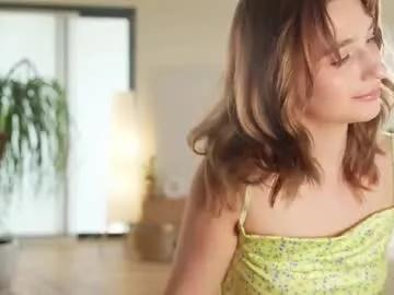 Villanelle_l from Chaturbate