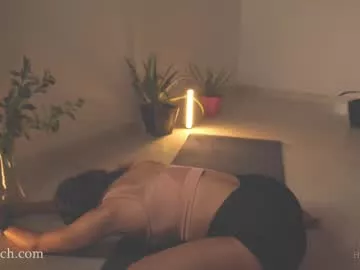 Zarahlynch from Chaturbate