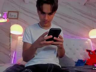 Attlas_moon from Flirt4Free