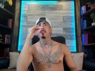 Donovan_desmond from Flirt4Free