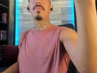 Donovan_desmond from Flirt4Free