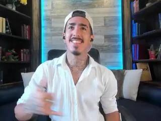 Donovan_desmond from Flirt4Free