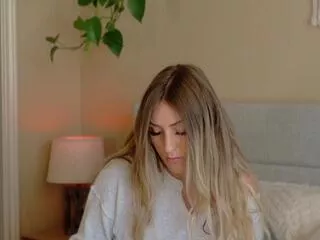 Emeree_lakes from Flirt4Free